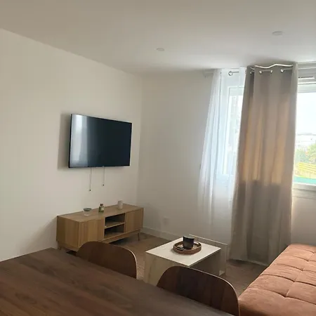 Maison 3 T2 Independants דירה לה-רוש-סור-יון